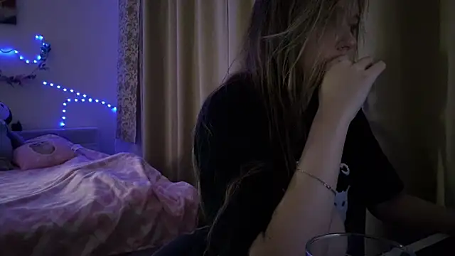 Snapshot of boozekirs_ chatting on 02/05/26, 02:27 boozekirs online show from 02/05/26, 02:27