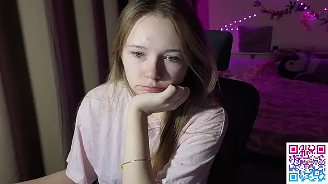 Snapshot of boozekirs_ chatting on 02/13/26, 02:40 boozekirs online show from 02/13/26, 02:40