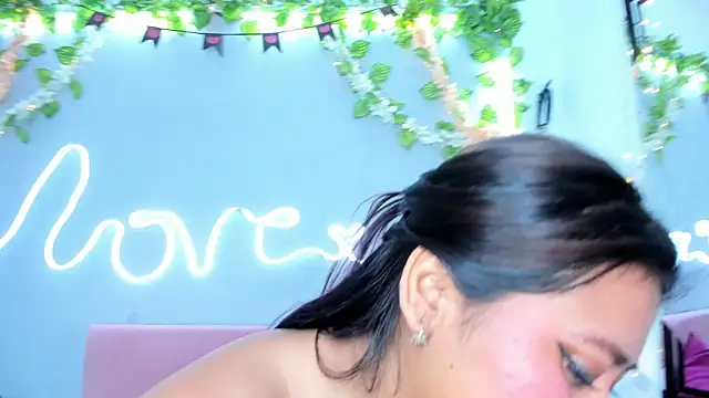 Luna Sommer online show from 03/05/25, 04:24