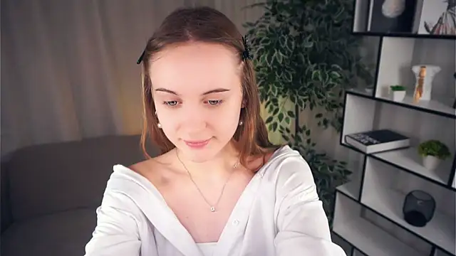 Snapshot of QuennaCoote chatting on 03/18/25, 12:03 QuennaCoote online show from 03/18/25, 12:03