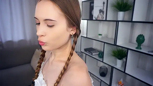 Snapshot of QuennaCoote chatting on 10/15/25, 06:13 QuennaCoote online show from 10/15/25, 06:13