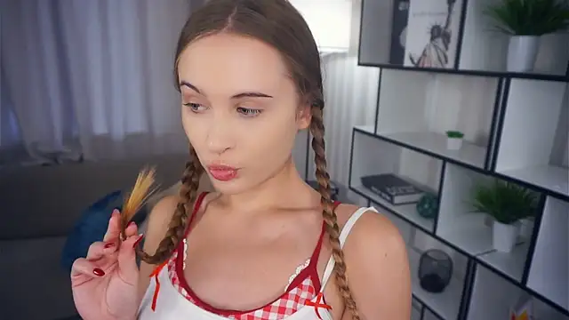 Snapshot of QuennaCoote chatting on 10/31/25, 05:52 QuennaCoote online show from 10/31/25, 05:52