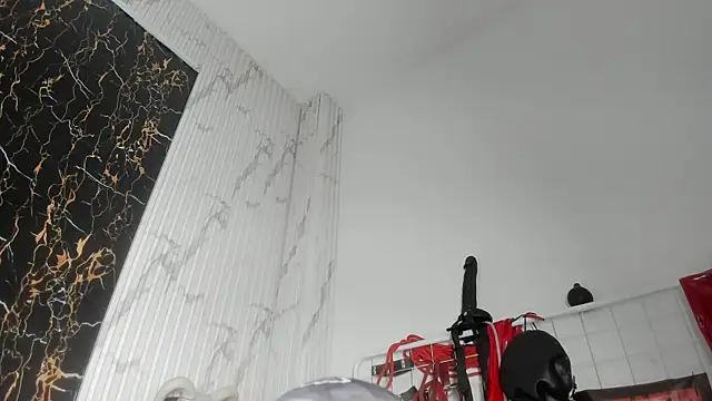 Guxplo  online show from 02/25/26, 02:48