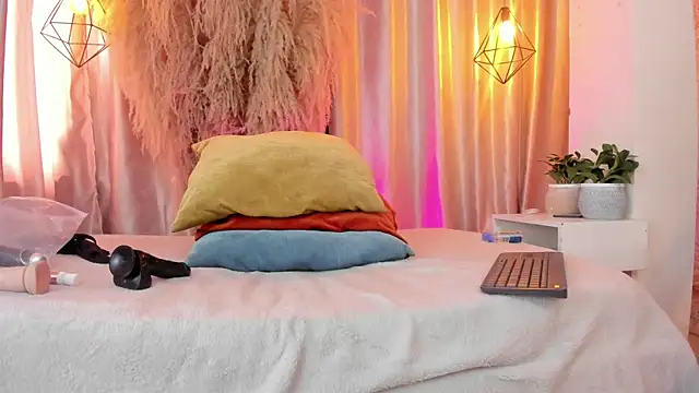 iiangel  online show from 09/16/25, 03:02