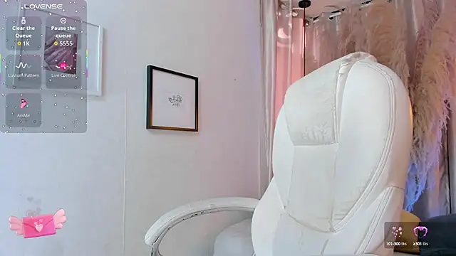 iiangel  online show from 09/17/25, 11:45