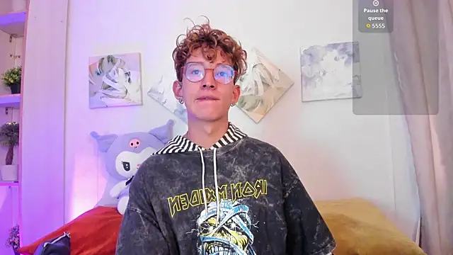 iiangel  online show from 11/21/25, 06:50