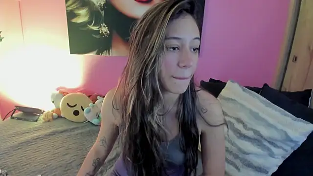 Snapshot of TANIA_06 chatting on 07/04/26, 01:17 TANIA 06 online show from 07/04/26, 01:17