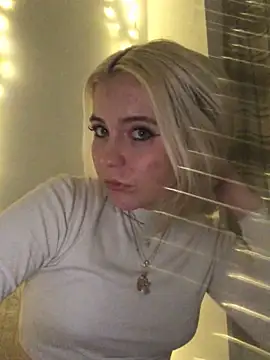 Snapshot of Blondie_Sofia_Essexbabe chatting on 03/23/25, 03:10 Blondie Sofia Essexbabe online show from 03/23/25, 03:10