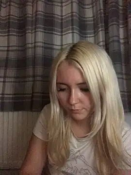 Snapshot of Blondie_Sofia_Essexbabe chatting on 09/28/25, 11:43 Blondie Sofia Essexbabe online show from 09/28/25, 11:43