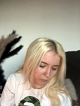 Snapshot of Blondie_Sofia_Essexbabe chatting on 11/28/25, 03:47 Blondie Sofia Essexbabe online show from 11/28/25, 03:47