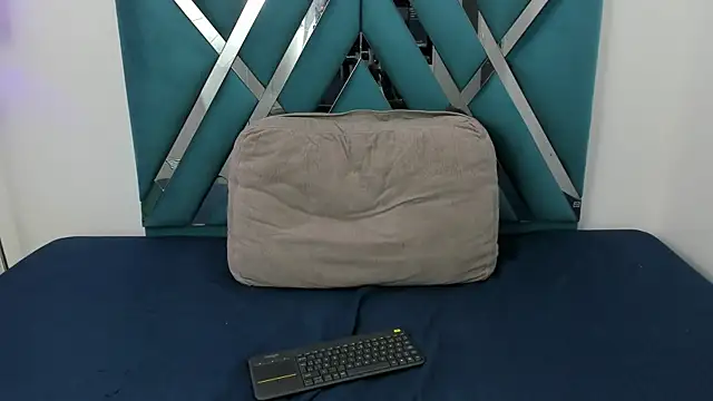 Emily-Carter online show from 09/18/25, 08:33