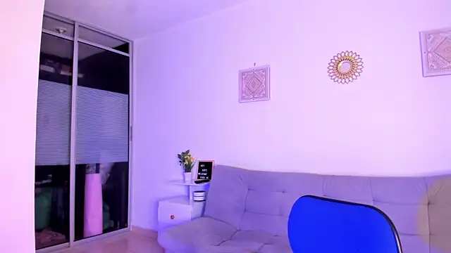 emily-777 online show from 12/18/25, 09:43