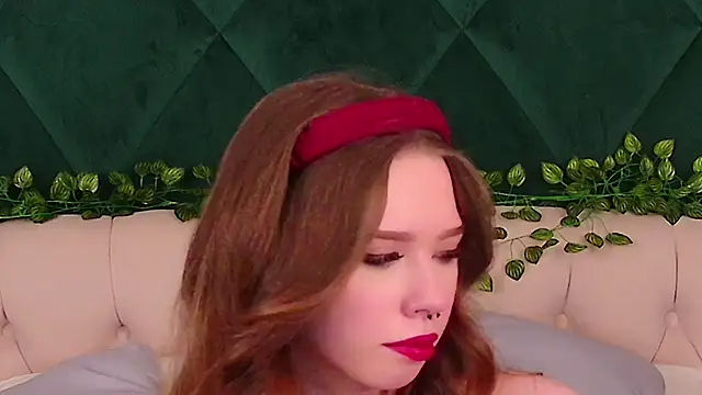 Snapshot of Sierra_Fane chatting on 02/19/25, 05:06 Sierra Fane online show from 02/19/25, 05:06