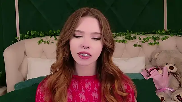 Snapshot of Sierra_Fane chatting on 03/09/25, 04:27 Sierra Fane online show from 03/09/25, 04:27