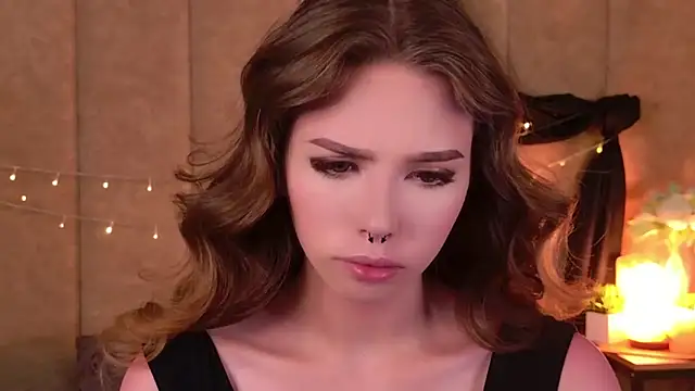 Snapshot of Sierra_Fane chatting on 09/09/25, 08:41 Sierra Fane online show from 09/09/25, 08:41