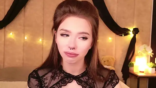 Snapshot of Sierra_Fane chatting on 10/19/25, 05:52 Sierra Fane online show from 10/19/25, 05:52