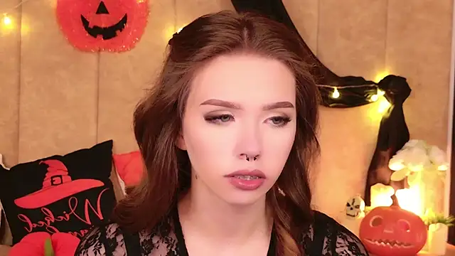 Snapshot of Sierra_Fane chatting on 10/20/25, 06:03 Sierra Fane online show from 10/20/25, 06:03