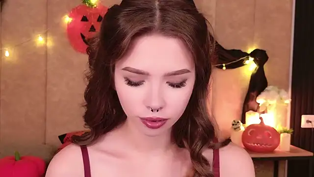 Snapshot of Sierra_Fane chatting on 10/27/25, 06:28 Sierra Fane online show from 10/27/25, 06:28