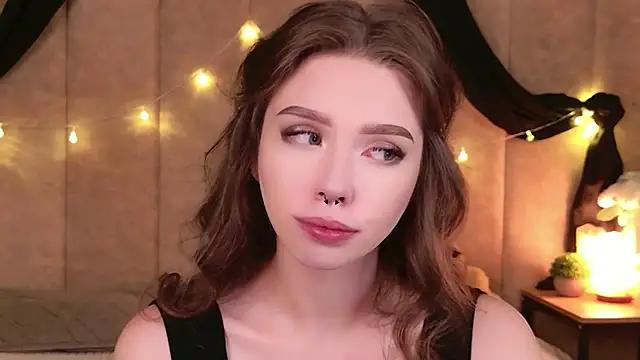 Snapshot of Sierra_Fane chatting on 11/08/25, 05:51 Sierra Fane online show from 11/08/25, 05:51