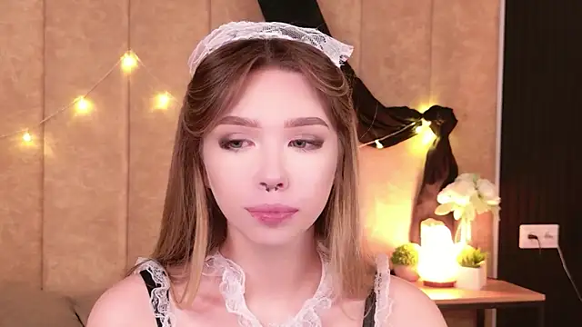 Snapshot of Sierra_Fane chatting on 11/23/25, 10:48 Sierra Fane online show from 11/23/25, 10:48