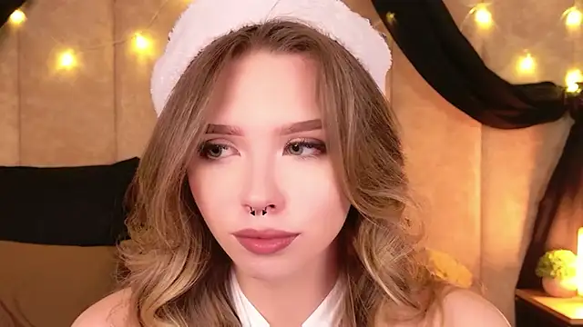 Sierra Fane online show from 12/22/25, 10:45