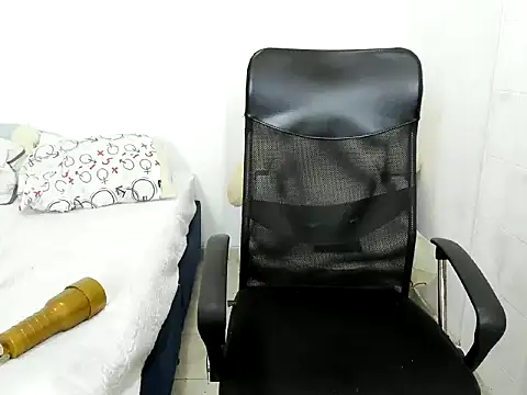 seigfried0 online show from 03/02/25, 10:38