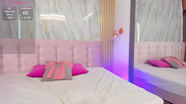 Snapshot of SalomeeHills chatting on 03/20/25, 05:04 SalomeeHills online show from 03/20/25, 05:04