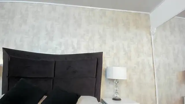 NahomyCarther online show from 10/10/25, 03:49