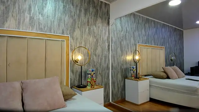 NahomyCarther online show from 12/14/25, 03:56