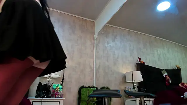 NahomyCarther online show from 12/23/25, 06:00