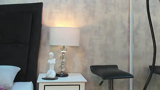 NahomyCarther online show from 02/11/26, 03:55