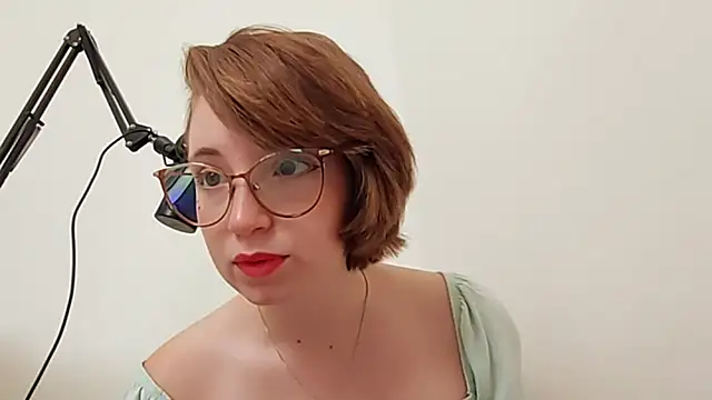 Snapshot of Elise_Nyx chatting on 09/17/25, 12:18 Elise Nyx online show from 09/17/25, 12:18