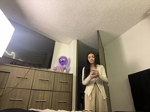 Snapshot of DesireLuxe chatting on 03/10/25, 04:49 DesireLuxe online show from 03/10/25, 04:49