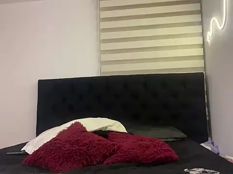 Snapshot of DesireLuxe chatting on 03/16/25, 05:36 DesireLuxe online show from 03/16/25, 05:36