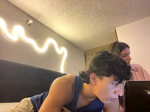 Snapshot of DesireLuxe chatting on 10/10/25, 06:23 DesireLuxe online show from 10/10/25, 06:23