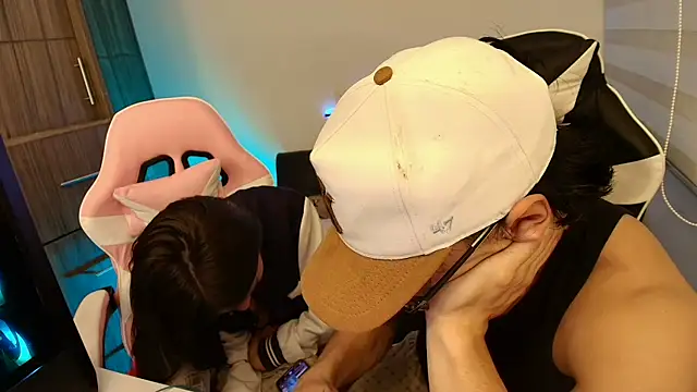 Snapshot of DesireLuxe chatting on 10/24/25, 06:10 DesireLuxe online show from 10/24/25, 06:10