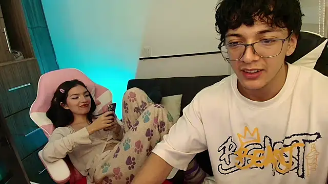 Snapshot of DesireLuxe chatting on 11/13/25, 06:56 DesireLuxe online show from 11/13/25, 06:56