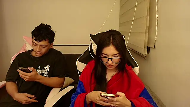 Snapshot of DesireLuxe chatting on 11/30/25, 06:39 DesireLuxe online show from 11/30/25, 06:39