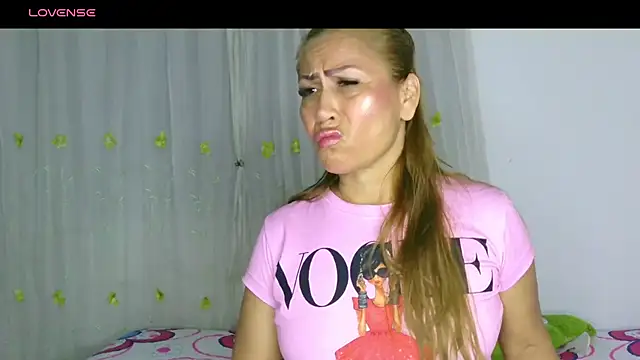 Snapshot of Rousemilf4u chatting on 03/22/25, 10:28 Rousemilf4u online show from 03/22/25, 10:28