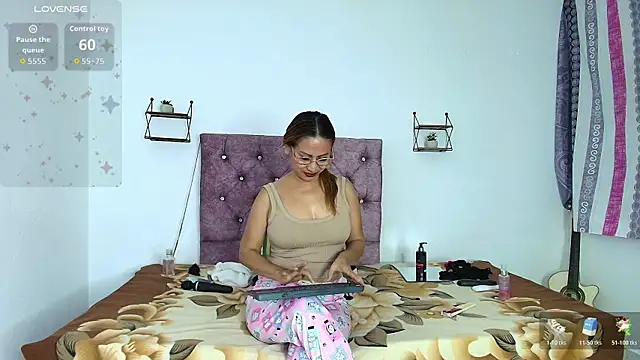 Snapshot of Rousemilf4u chatting on 06/15/26, 09:22 Rousemilf4u online show from 06/15/26, 09:22