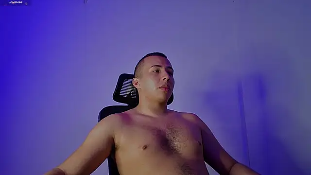 Snapshot of Donathoo1 chatting on 03/11/25, 01:56 Donathoo1 online show from 03/11/25, 01:56