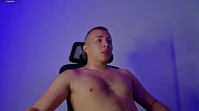 Snapshot of Donathoo1 chatting on 03/12/25, 01:51 Donathoo1 online show from 03/12/25, 01:51