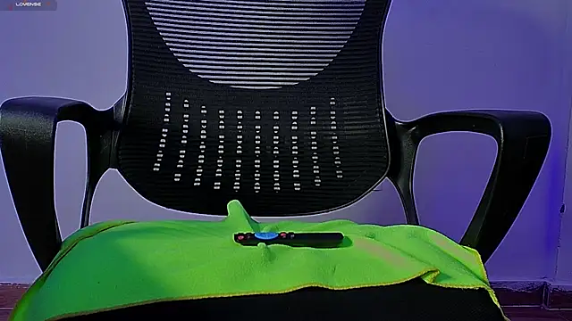 Snapshot of Donathoo1 chatting on 03/17/25, 05:16 Donathoo1 online show from 03/17/25, 05:16