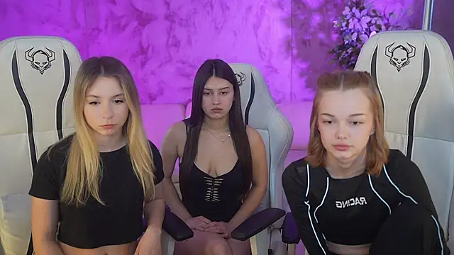 Snapshot of Elza_Dream chatting on 03/06/25, 03:35 Elza Dream online show from 03/06/25, 03:35