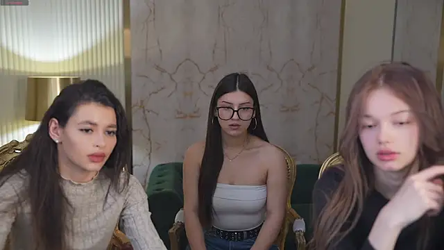 Snapshot of Elza_Dream chatting on 03/11/25, 11:23 Elza Dream online show from 03/11/25, 11:23