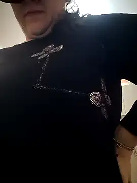 Snapshot of Dolcecurvy chatting on 03/18/25, 02:04 Dolcecurvy online show from 03/18/25, 02:04