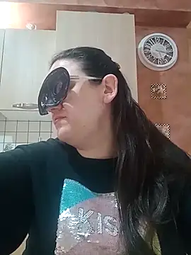 Snapshot of Dolcecurvy chatting on 03/20/25, 02:32 Dolcecurvy online show from 03/20/25, 02:32