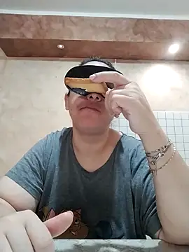 Snapshot of Dolcecurvy chatting on 10/25/25, 07:16 Dolcecurvy online show from 10/25/25, 07:16