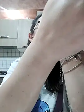 Snapshot of Dolcecurvy chatting on 10/25/25, 10:04 Dolcecurvy online show from 10/25/25, 10:04