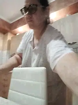 Snapshot of Dolcecurvy chatting on 11/07/25, 11:05 Dolcecurvy online show from 11/07/25, 11:05